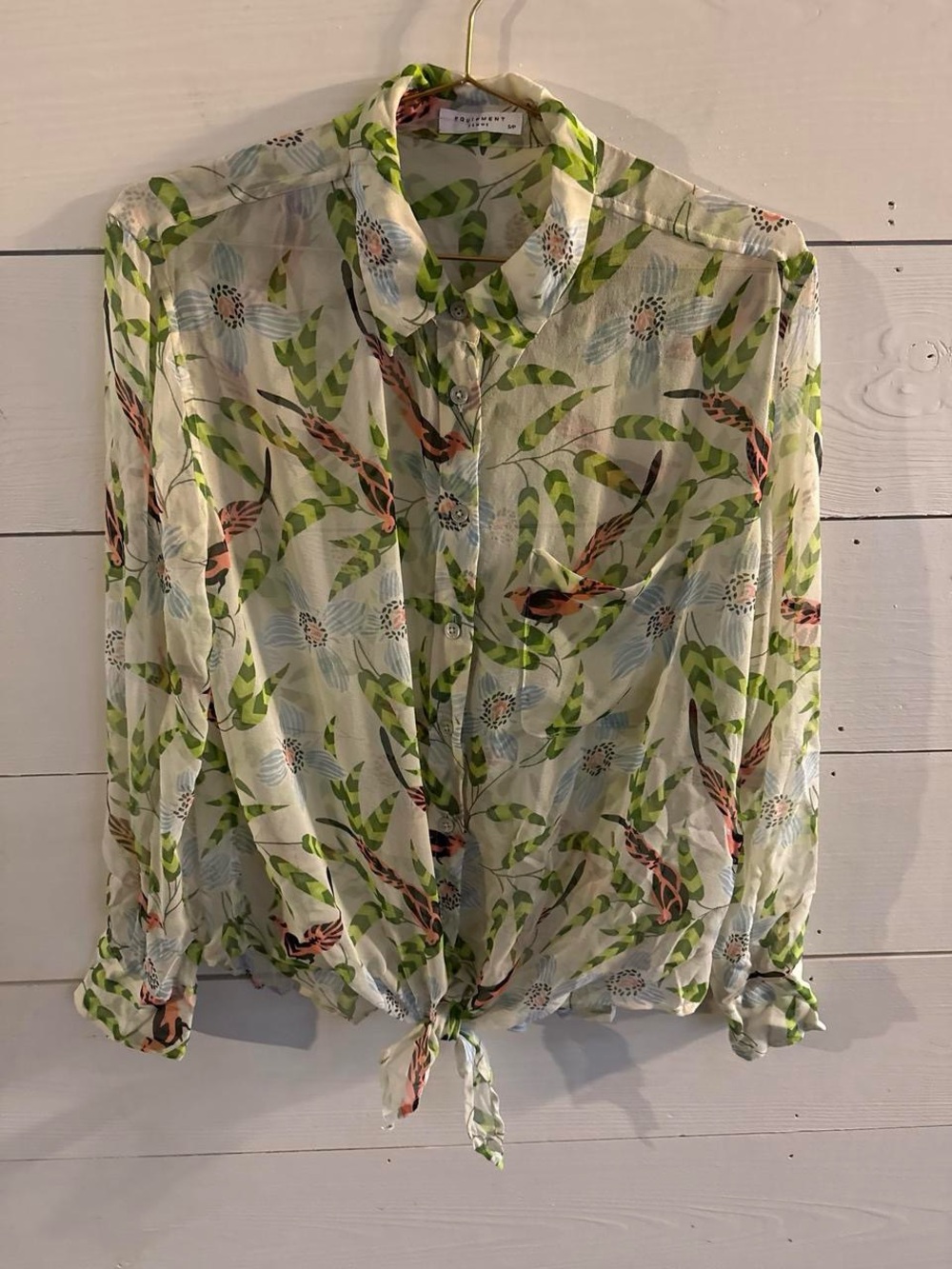 Equipment Femme 100% premium silk tie front blouse with green and pink birds